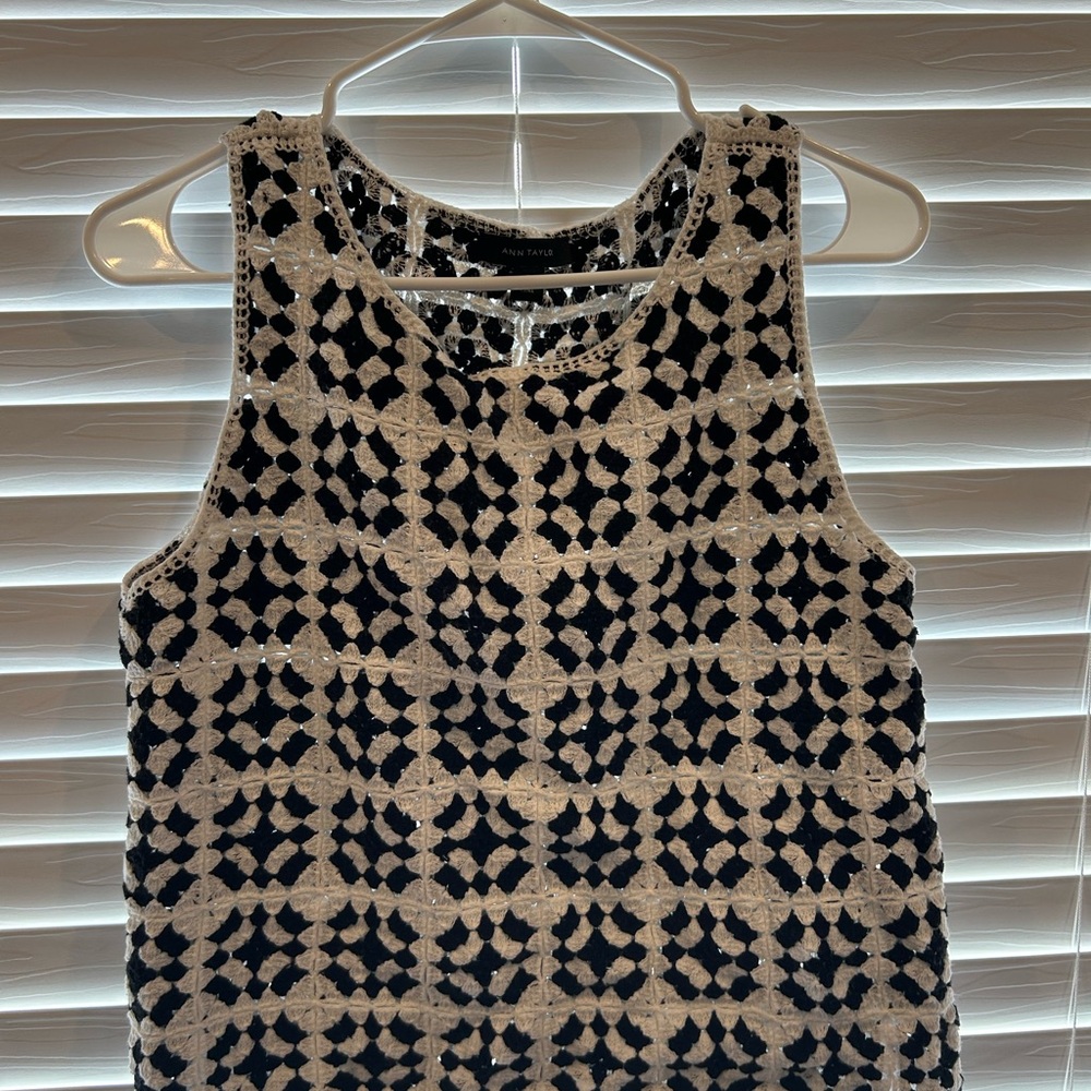 Ann Taylor B&W Crochet top